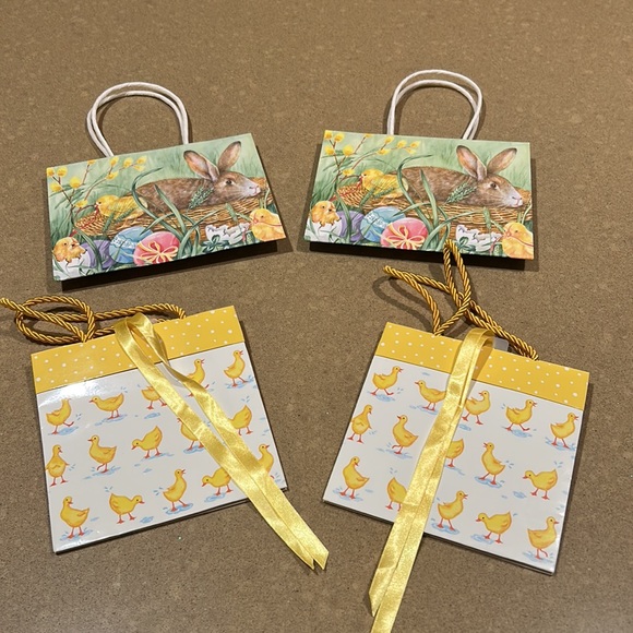 4 EASTER BUNNY & CHICK LUXURY GIFT BAGS - Picture 2 of 3